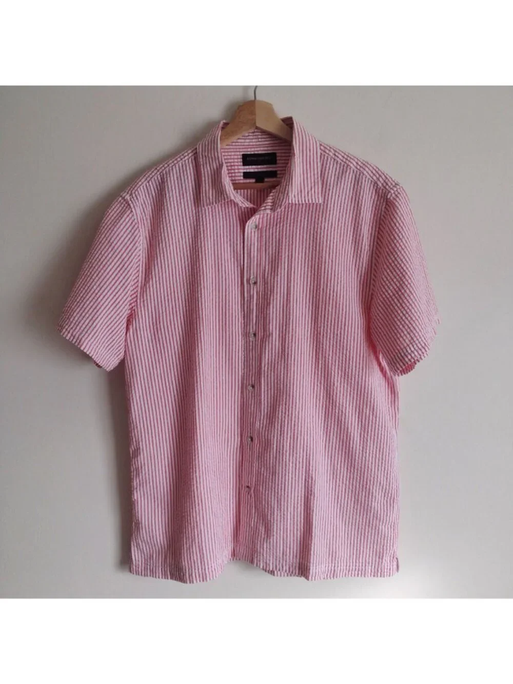 Banana Republic Mens Seersucker Shirt L Short Sleeve Red Stripe Cotton Button Up